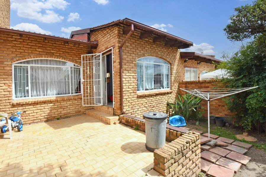 2 Bedroom Property for Sale in Corlett Gardens Gauteng