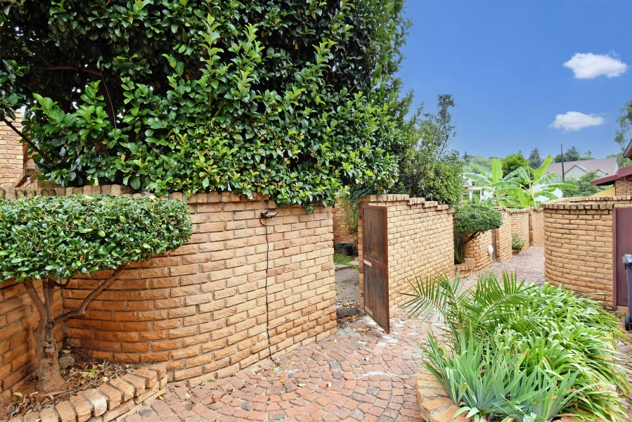 2 Bedroom Property for Sale in Corlett Gardens Gauteng