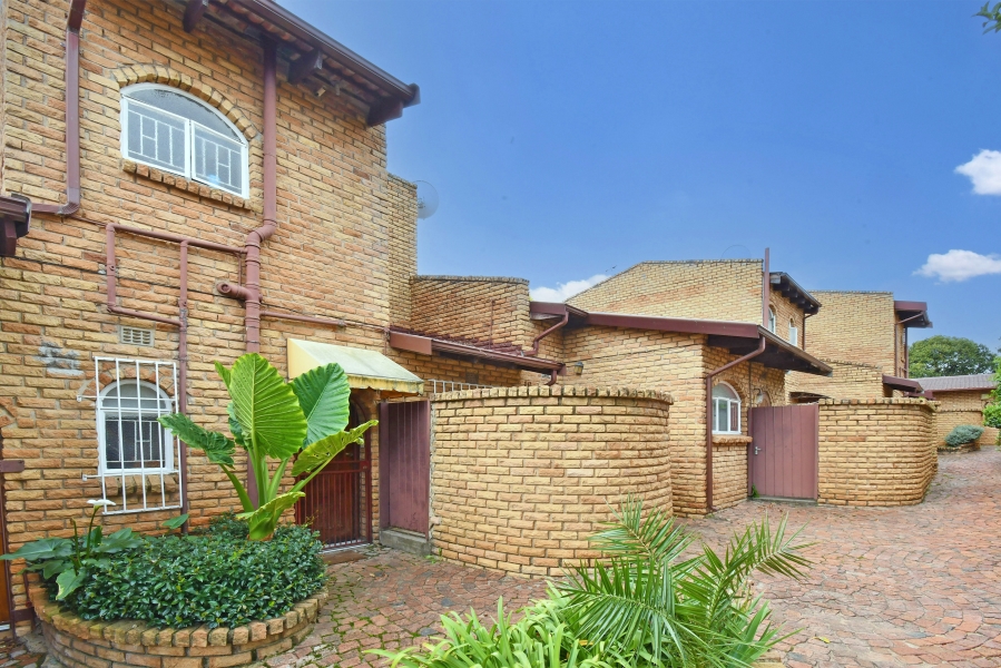 2 Bedroom Property for Sale in Corlett Gardens Gauteng