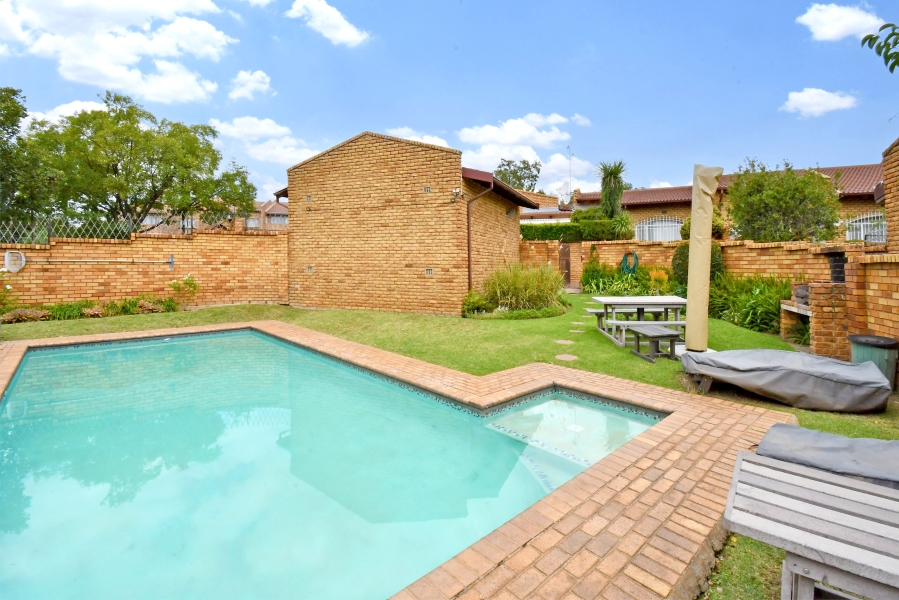 2 Bedroom Property for Sale in Corlett Gardens Gauteng
