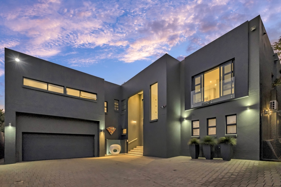 6 Bedroom Property for Sale in Linden Gauteng