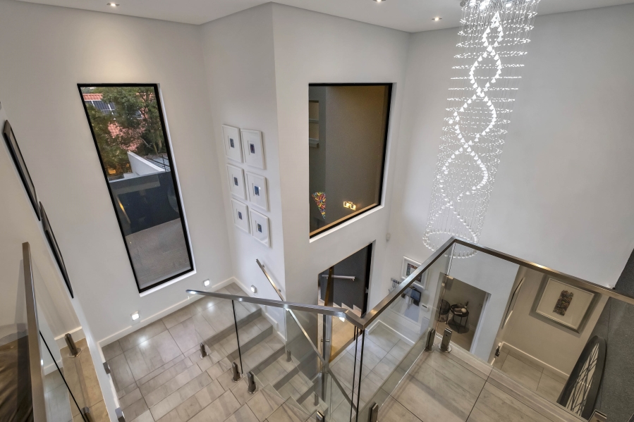 6 Bedroom Property for Sale in Linden Gauteng