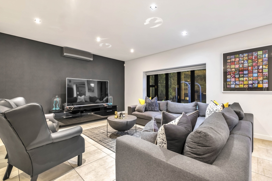 6 Bedroom Property for Sale in Linden Gauteng