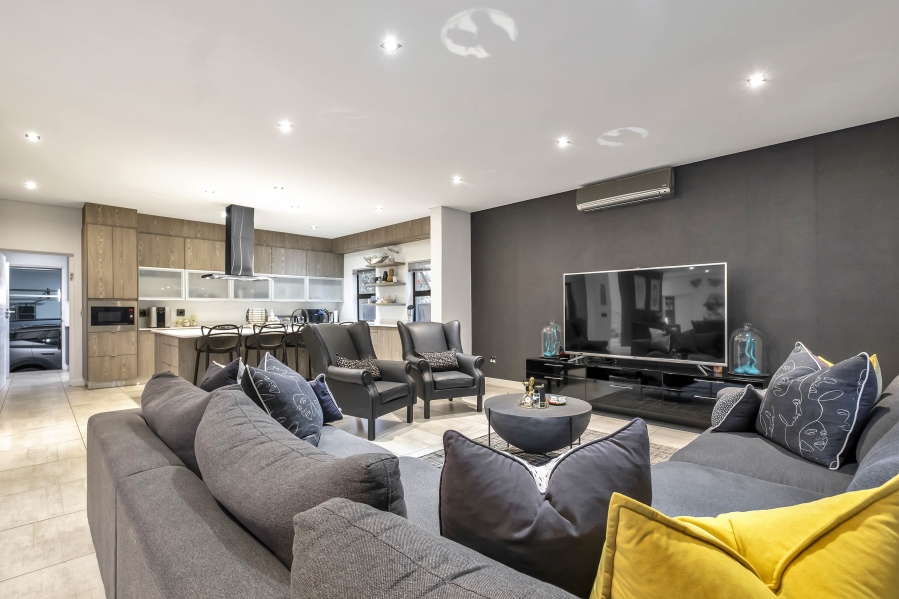 6 Bedroom Property for Sale in Linden Gauteng