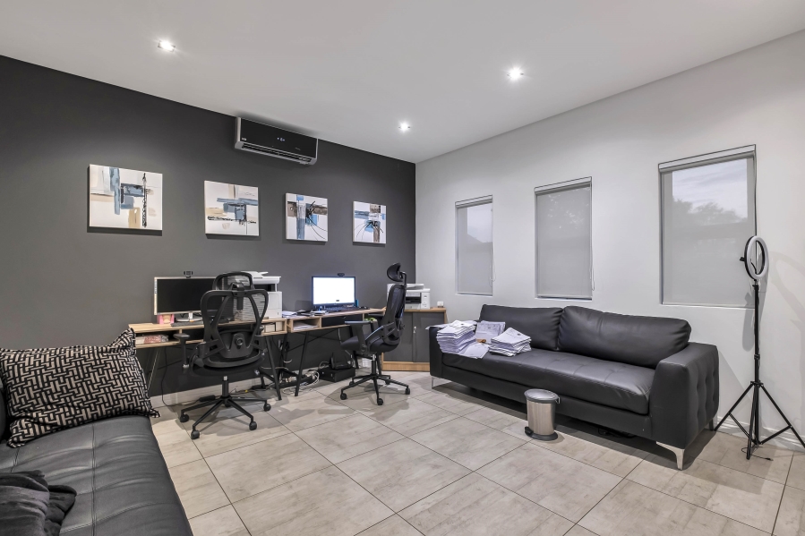 6 Bedroom Property for Sale in Linden Gauteng