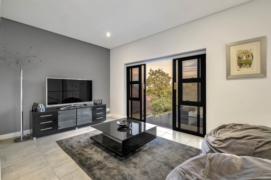 6 Bedroom Property for Sale in Linden Gauteng