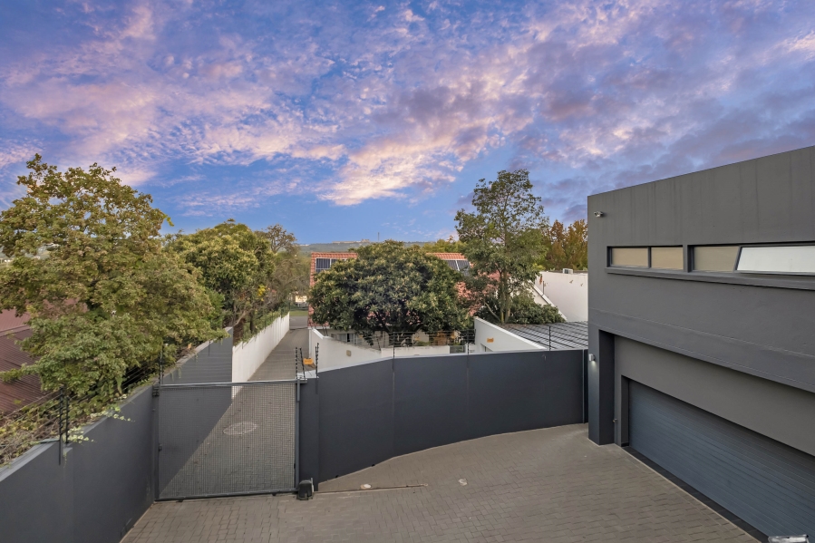 6 Bedroom Property for Sale in Linden Gauteng