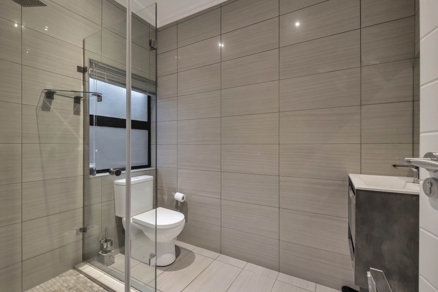 6 Bedroom Property for Sale in Linden Gauteng