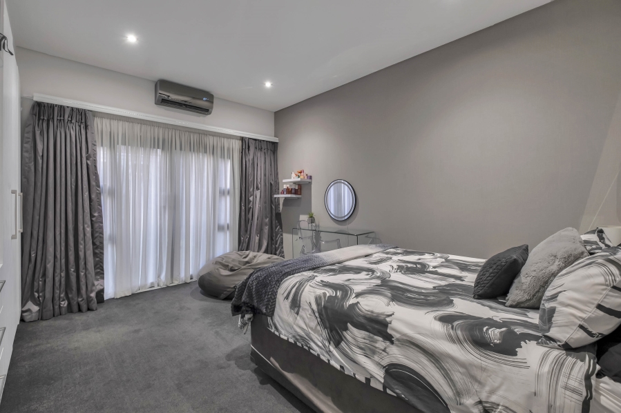 6 Bedroom Property for Sale in Linden Gauteng