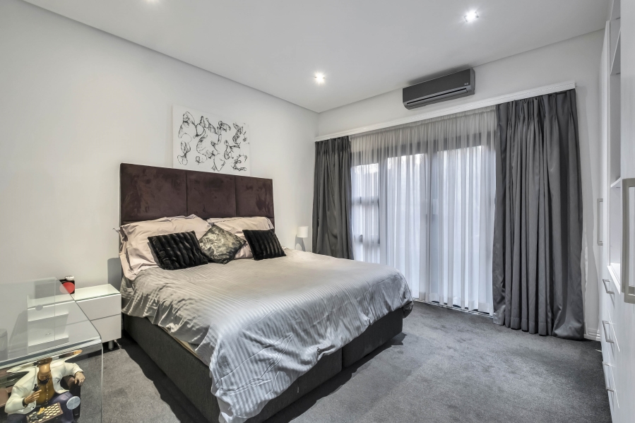 6 Bedroom Property for Sale in Linden Gauteng