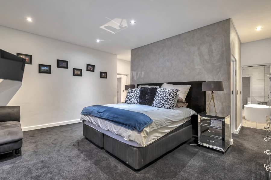 6 Bedroom Property for Sale in Linden Gauteng