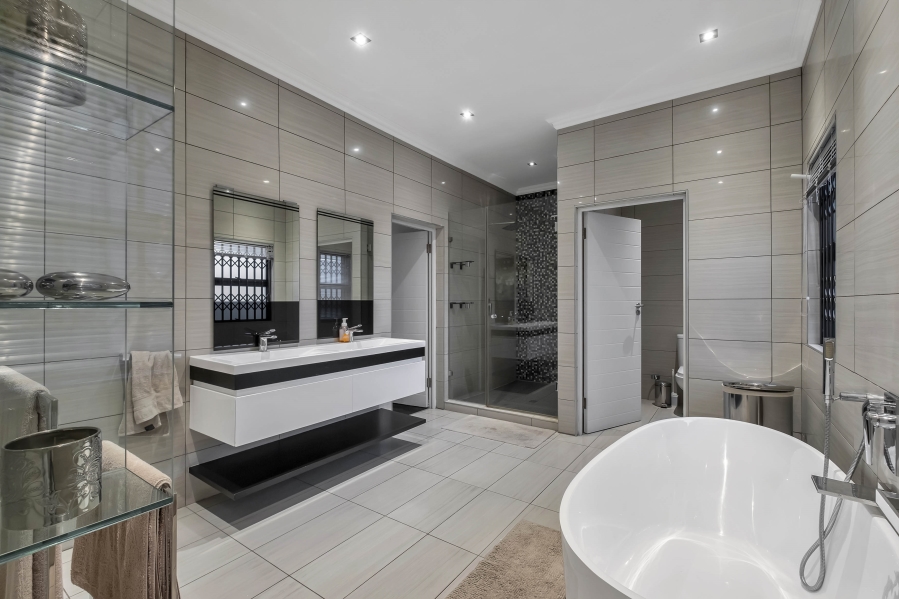 6 Bedroom Property for Sale in Linden Gauteng