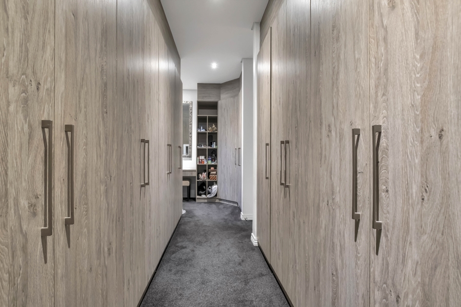 6 Bedroom Property for Sale in Linden Gauteng