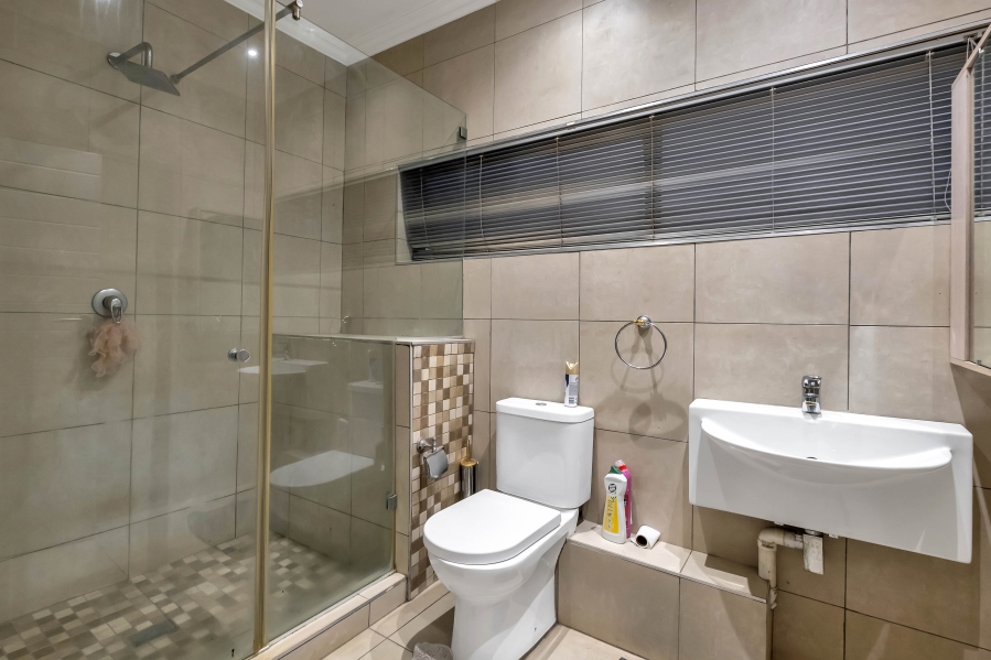 6 Bedroom Property for Sale in Linden Gauteng