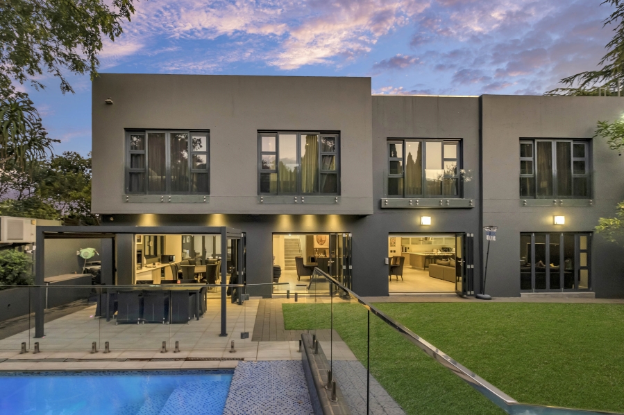 6 Bedroom Property for Sale in Linden Gauteng