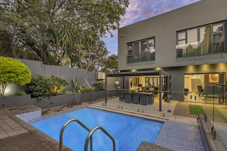 6 Bedroom Property for Sale in Linden Gauteng