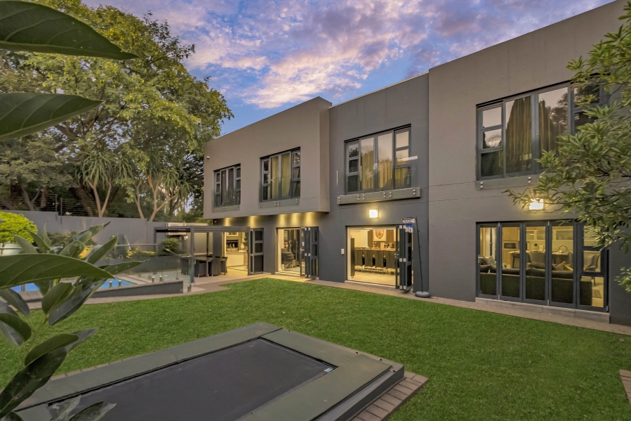 6 Bedroom Property for Sale in Linden Gauteng