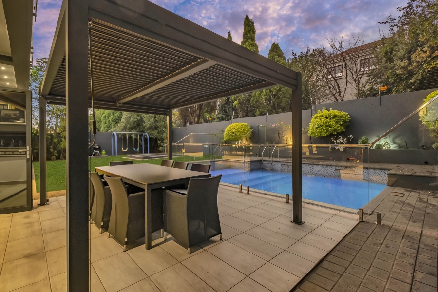 6 Bedroom Property for Sale in Linden Gauteng