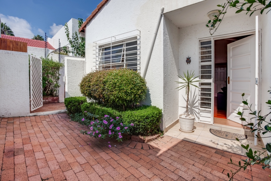 To Let 3 Bedroom Property for Rent in Sunninghill Gauteng
