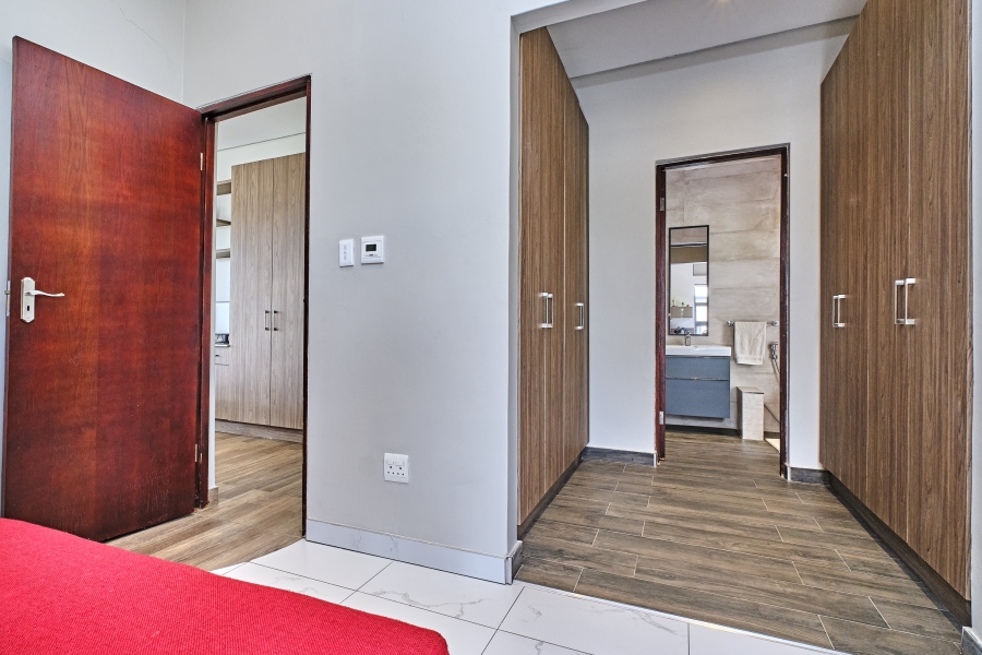 4 Bedroom Property for Sale in Waterfall Country Village Gauteng