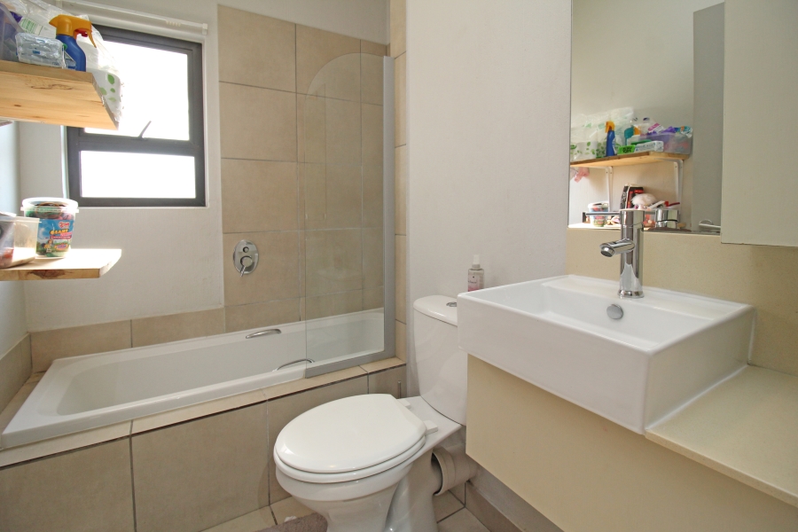 To Let 2 Bedroom Property for Rent in Broadacres Gauteng