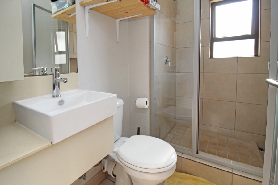 To Let 2 Bedroom Property for Rent in Broadacres Gauteng