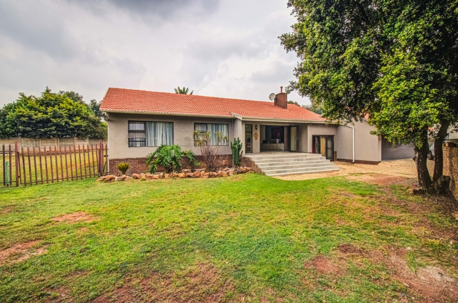 3 Bedroom Property for Sale in Buurendal Gauteng