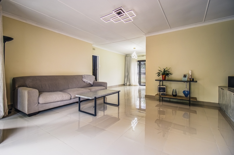3 Bedroom Property for Sale in Buurendal Gauteng