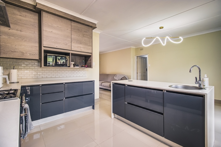 3 Bedroom Property for Sale in Buurendal Gauteng