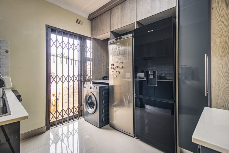 3 Bedroom Property for Sale in Buurendal Gauteng