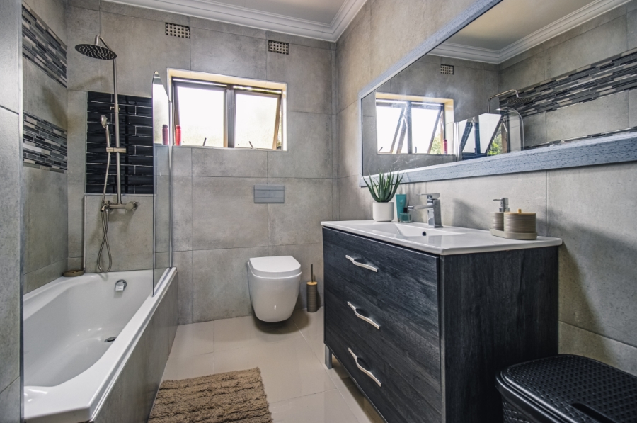 3 Bedroom Property for Sale in Buurendal Gauteng