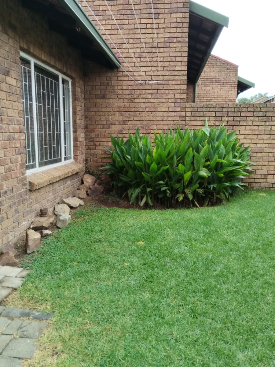 2 Bedroom Property for Sale in Birchleigh Gauteng