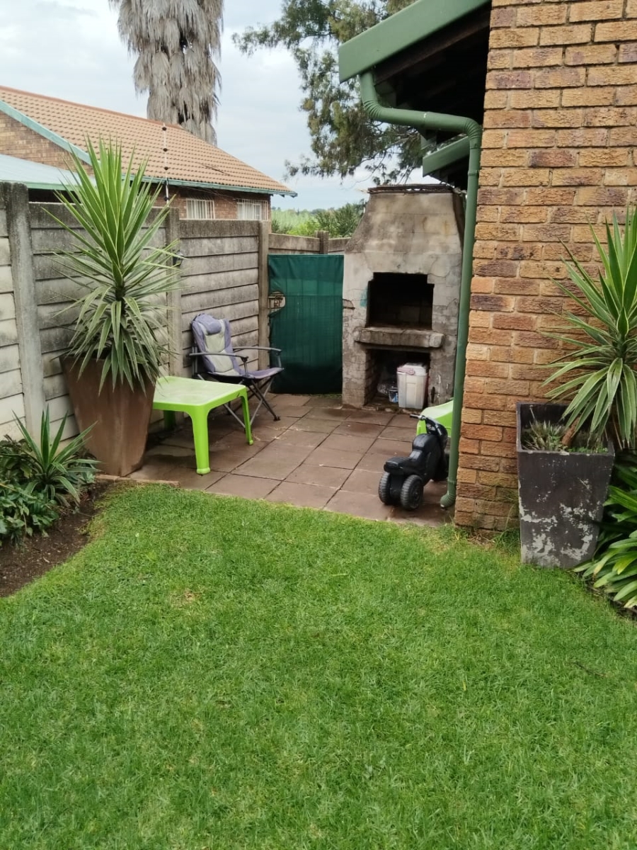 2 Bedroom Property for Sale in Birchleigh Gauteng