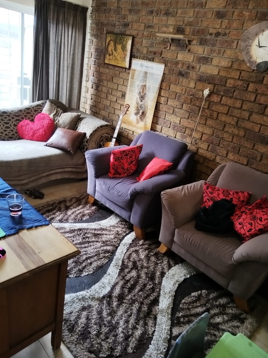 2 Bedroom Property for Sale in Birchleigh Gauteng