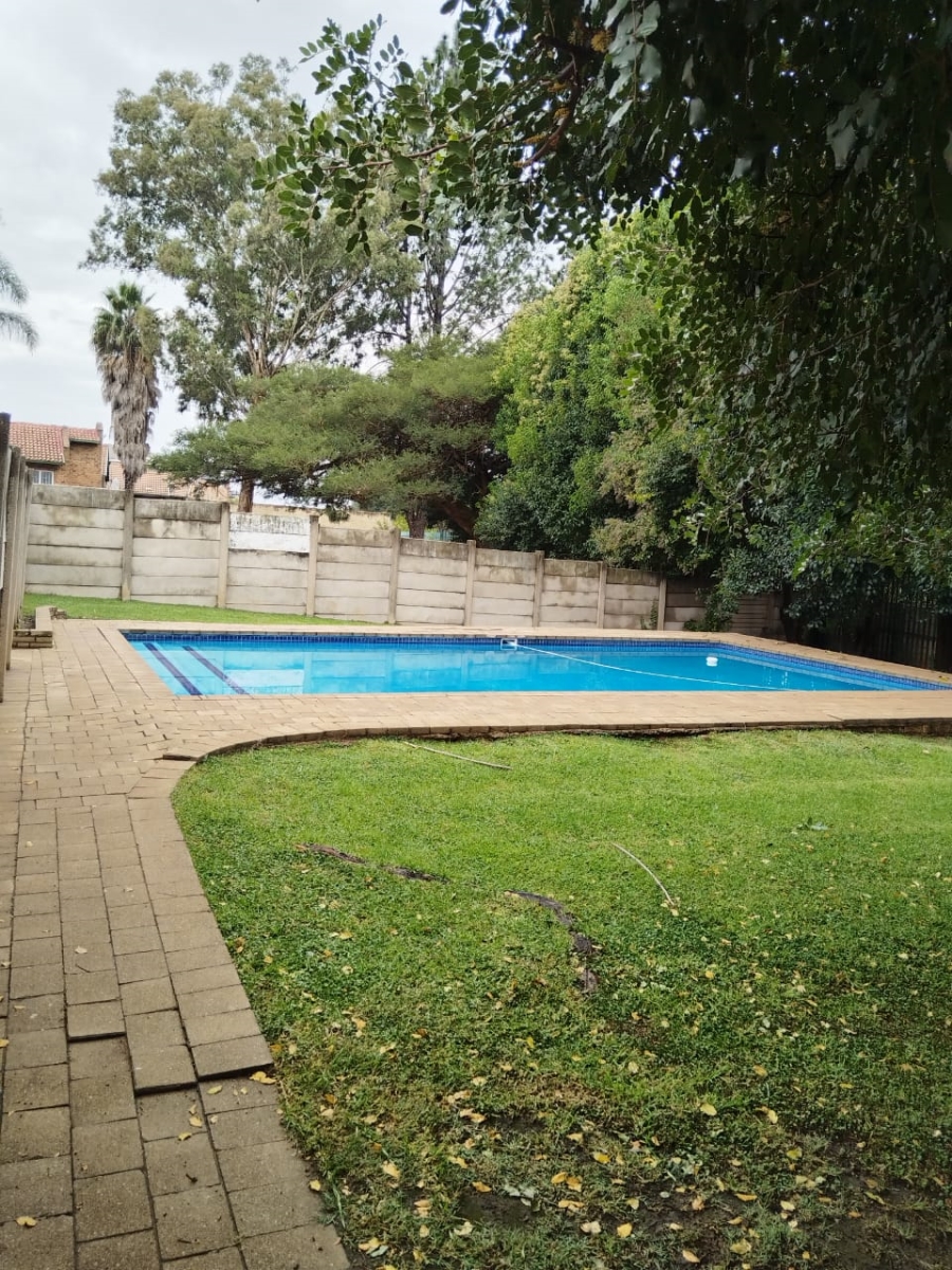 2 Bedroom Property for Sale in Birchleigh Gauteng