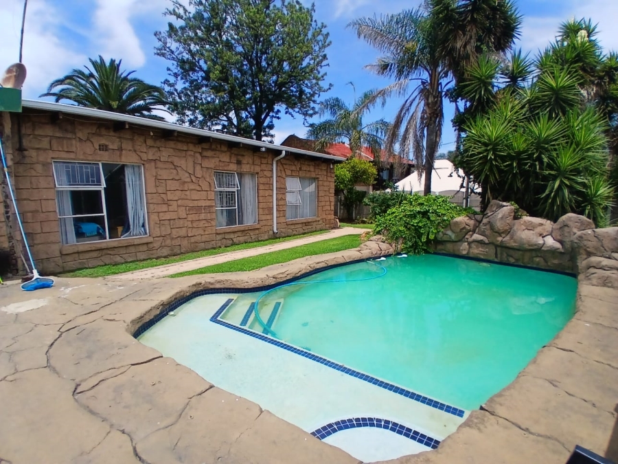 4 Bedroom Property for Sale in Sunair Park Gauteng