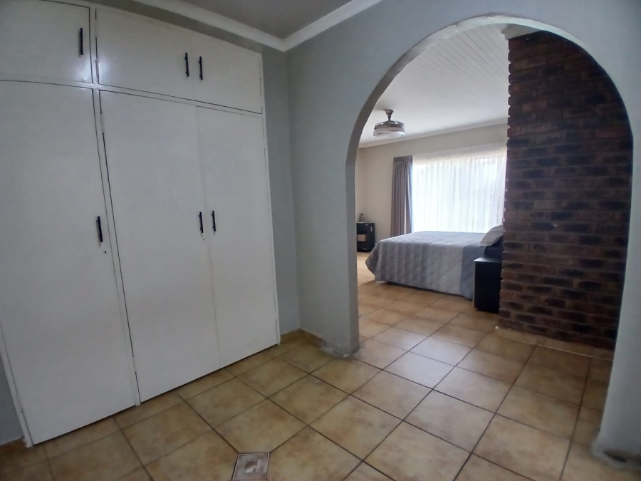 4 Bedroom Property for Sale in Sunair Park Gauteng