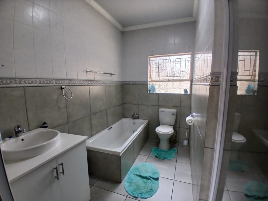 4 Bedroom Property for Sale in Sunair Park Gauteng