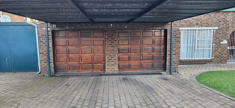 4 Bedroom Property for Sale in Sunair Park Gauteng