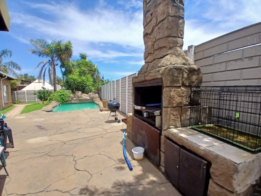 4 Bedroom Property for Sale in Sunair Park Gauteng