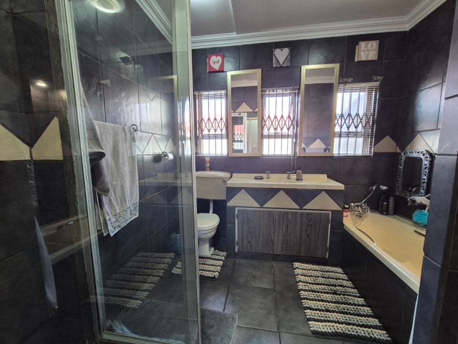 4 Bedroom Property for Sale in Vanderbijlpark SE 1 Gauteng