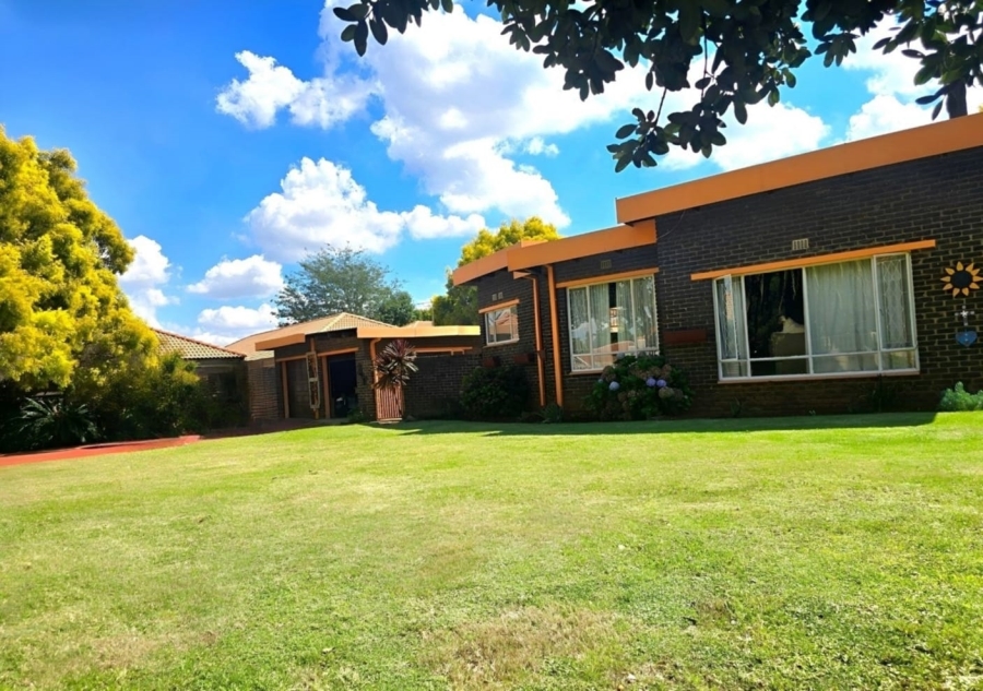 3 Bedroom Property for Sale in Vanderbijlpark SE 2 Gauteng