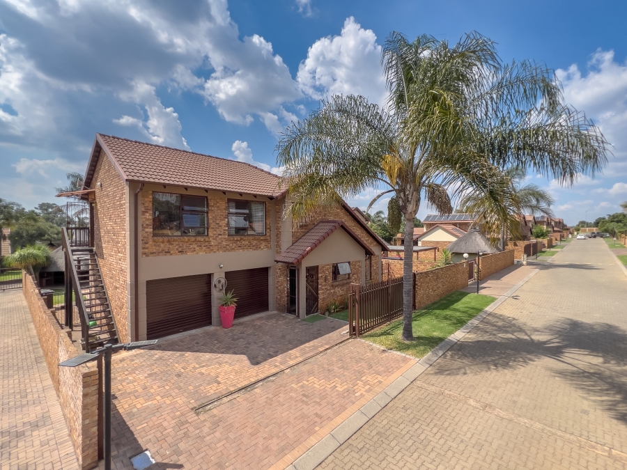 3 Bedroom Property for Sale in Glen Marais Gauteng