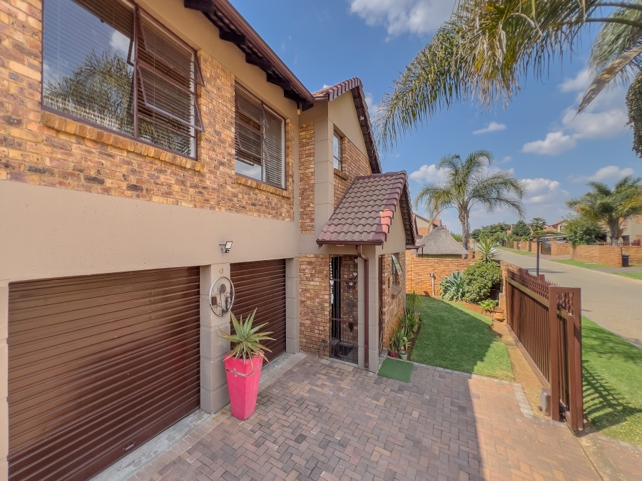 3 Bedroom Property for Sale in Glen Marais Gauteng