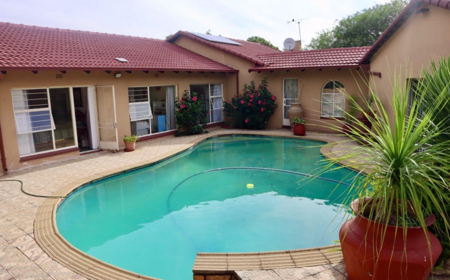 3 Bedroom Property for Sale in Brackenhurst Gauteng