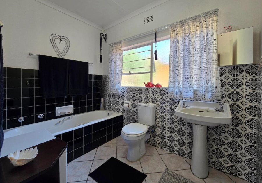 3 Bedroom Property for Sale in Brackenhurst Gauteng