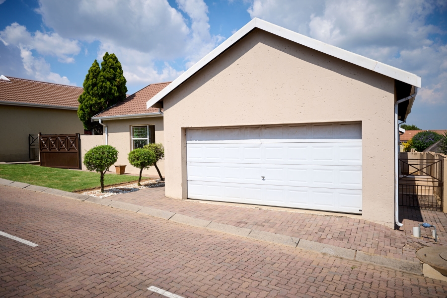 3 Bedroom Property for Sale in Halfway Gardens Gauteng