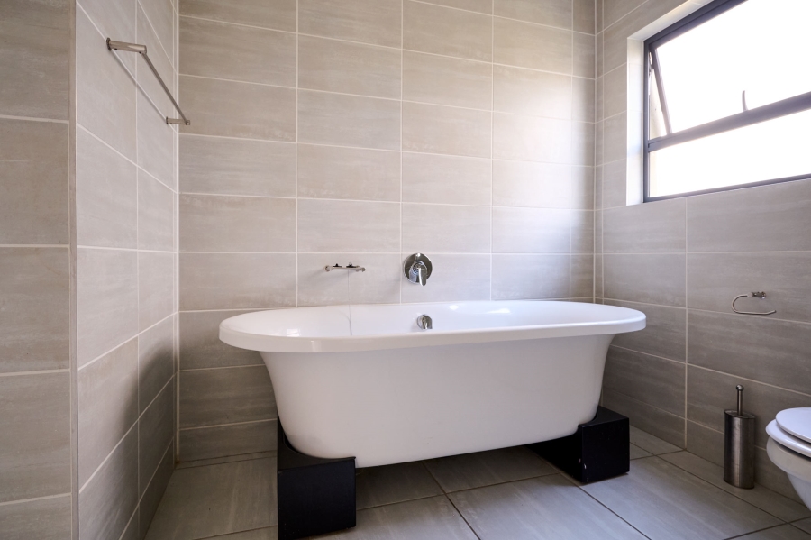 2 Bedroom Property for Sale in Waterfall Gauteng