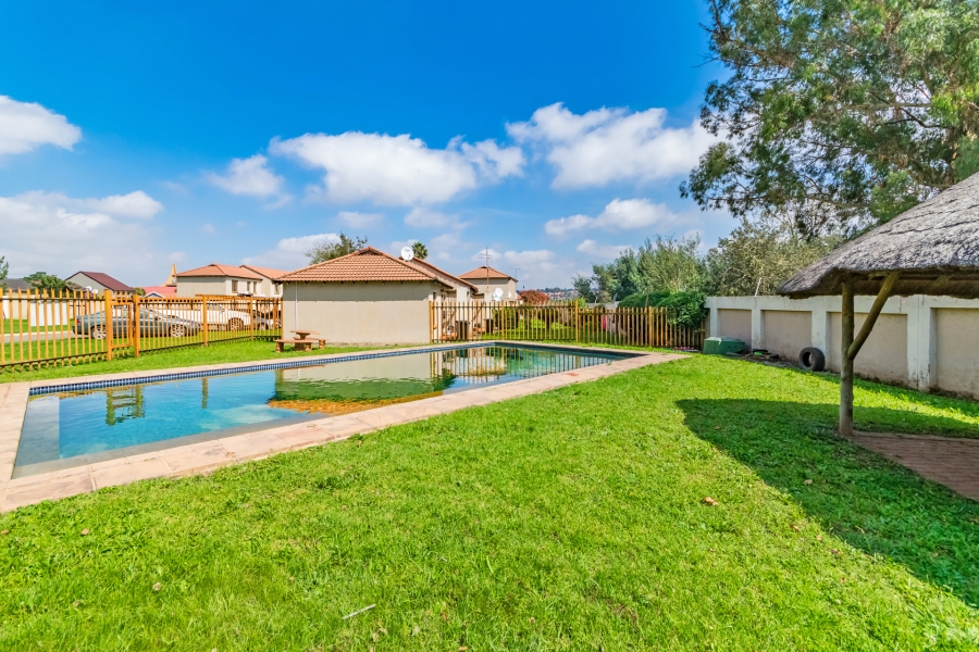 2 Bedroom Property for Sale in Roodepoort West Gauteng