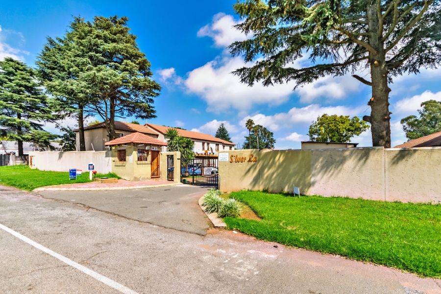 2 Bedroom Property for Sale in Roodepoort West Gauteng